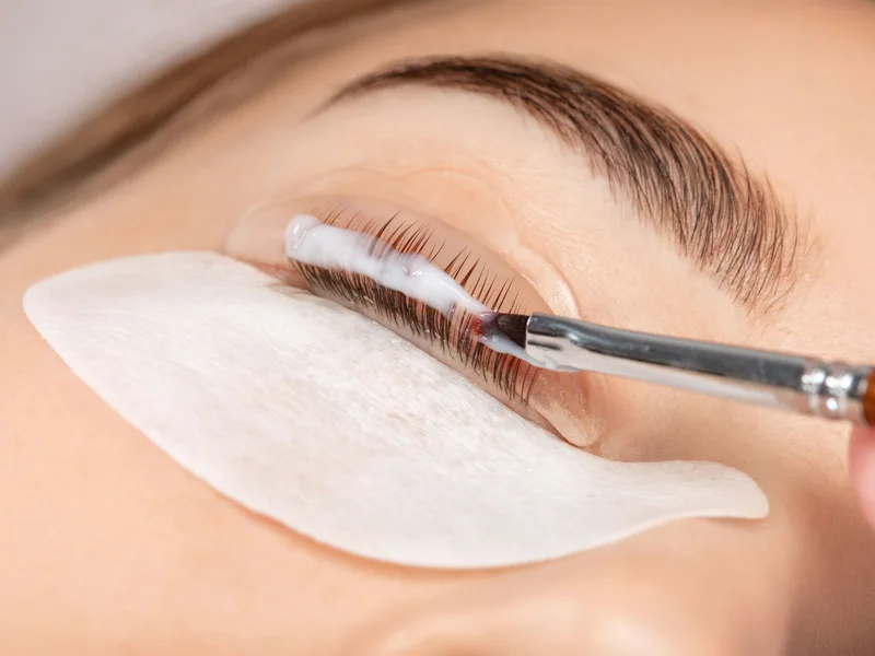 Eyebrow shaping and tinting at Veloura in Vaughan
